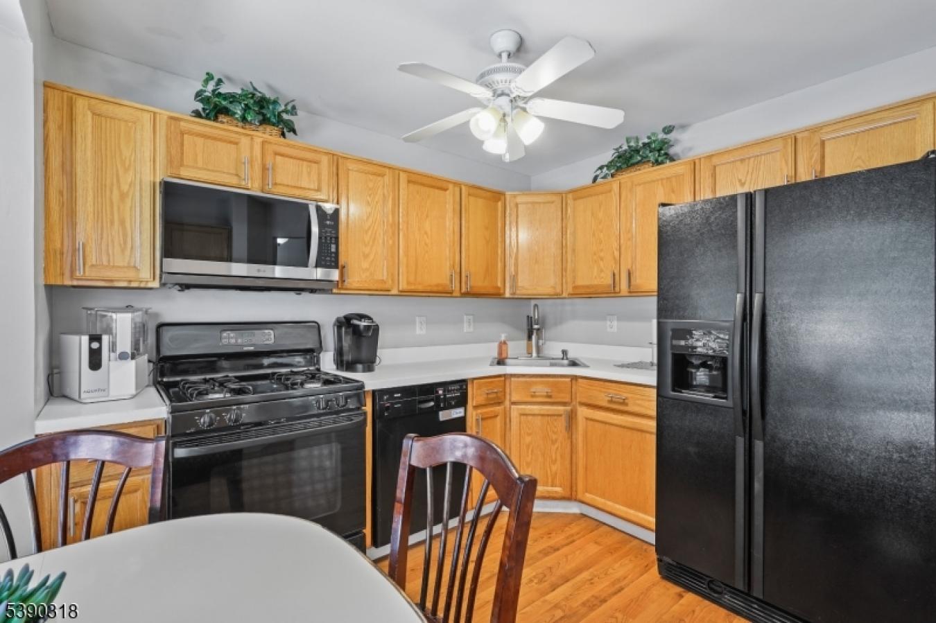 Welcome to 157 Setter Place, in the desirable Country Village Communit – image 7
