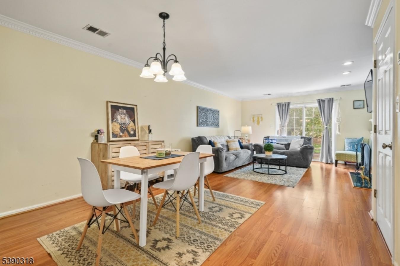 Welcome to 157 Setter Place, in the desirable Country Village Communit – image 9