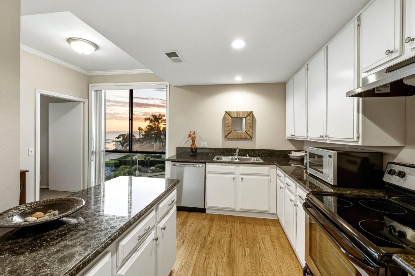 Ventura, Ventura, 93001, United States, 2 Bedrooms Bedrooms, ,2 BathroomsBathrooms,Residential,For Sale,2013598