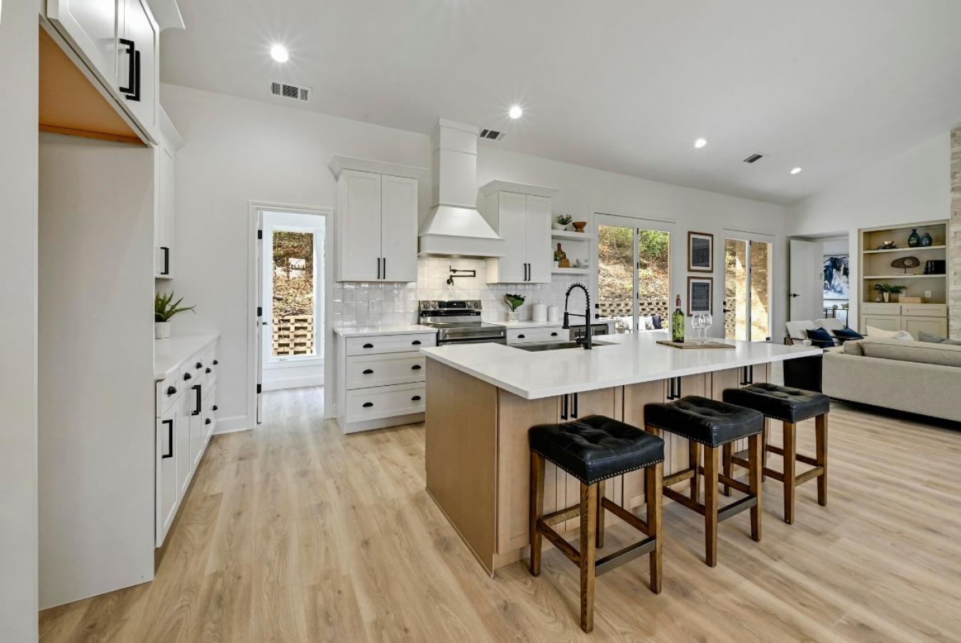 Austin, Travis, 78731, United States, 4 Bedrooms Bedrooms, ,3 BathroomsBathrooms,Residential,For Sale,2012787