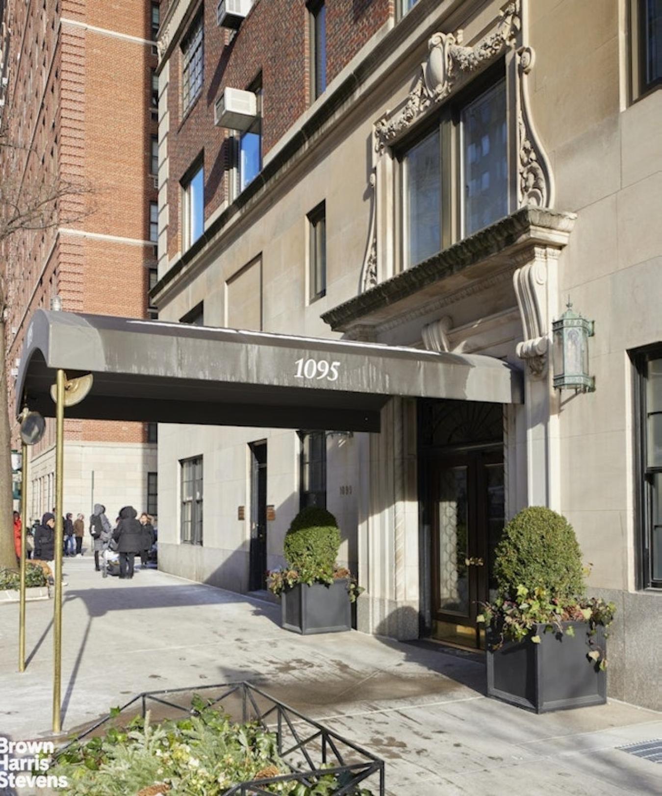 New York, New York, 10128, United States, 3 Bedrooms Bedrooms, ,2 BathroomsBathrooms,Residential,For Sale,2012781