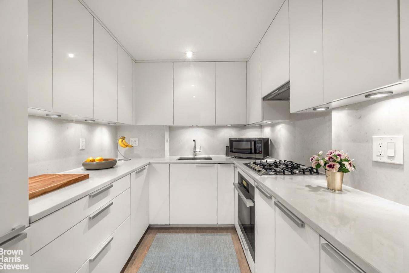 New York, New York, 10021, United States, 3 Bedrooms Bedrooms, ,3 BathroomsBathrooms,Residential,For Sale,2012779