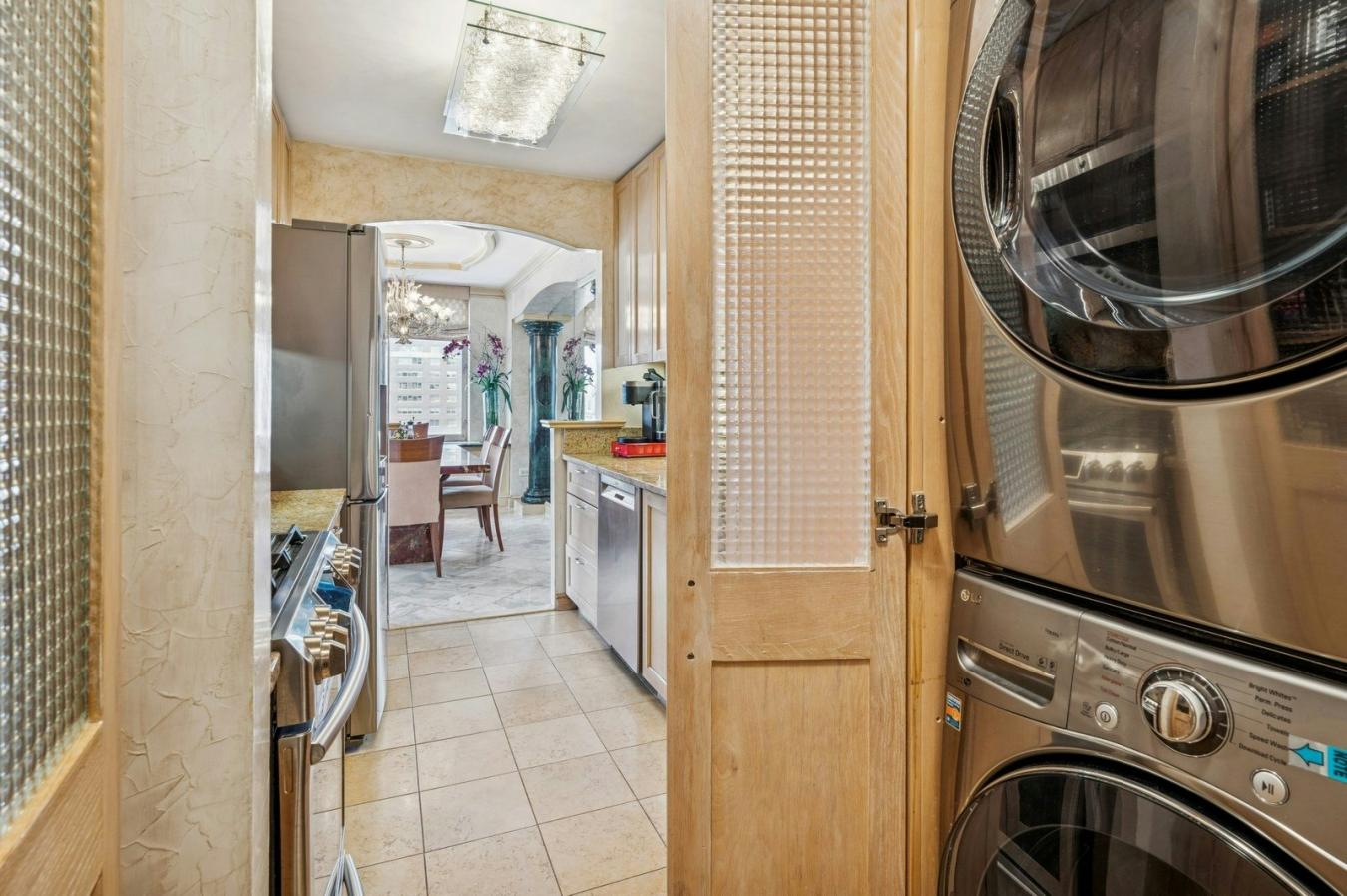 New York, New York, 10021, United States, 2 Bedrooms Bedrooms, ,2 BathroomsBathrooms,Residential,For Sale,2012772