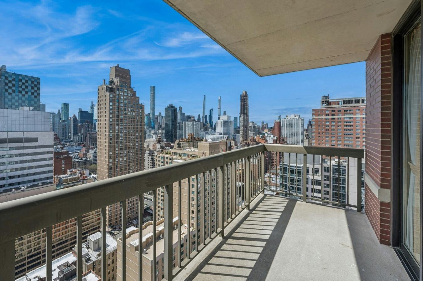New York, New York, 10021, United States, 2 Bedrooms Bedrooms, ,2 BathroomsBathrooms,Residential,For Sale,2012772
