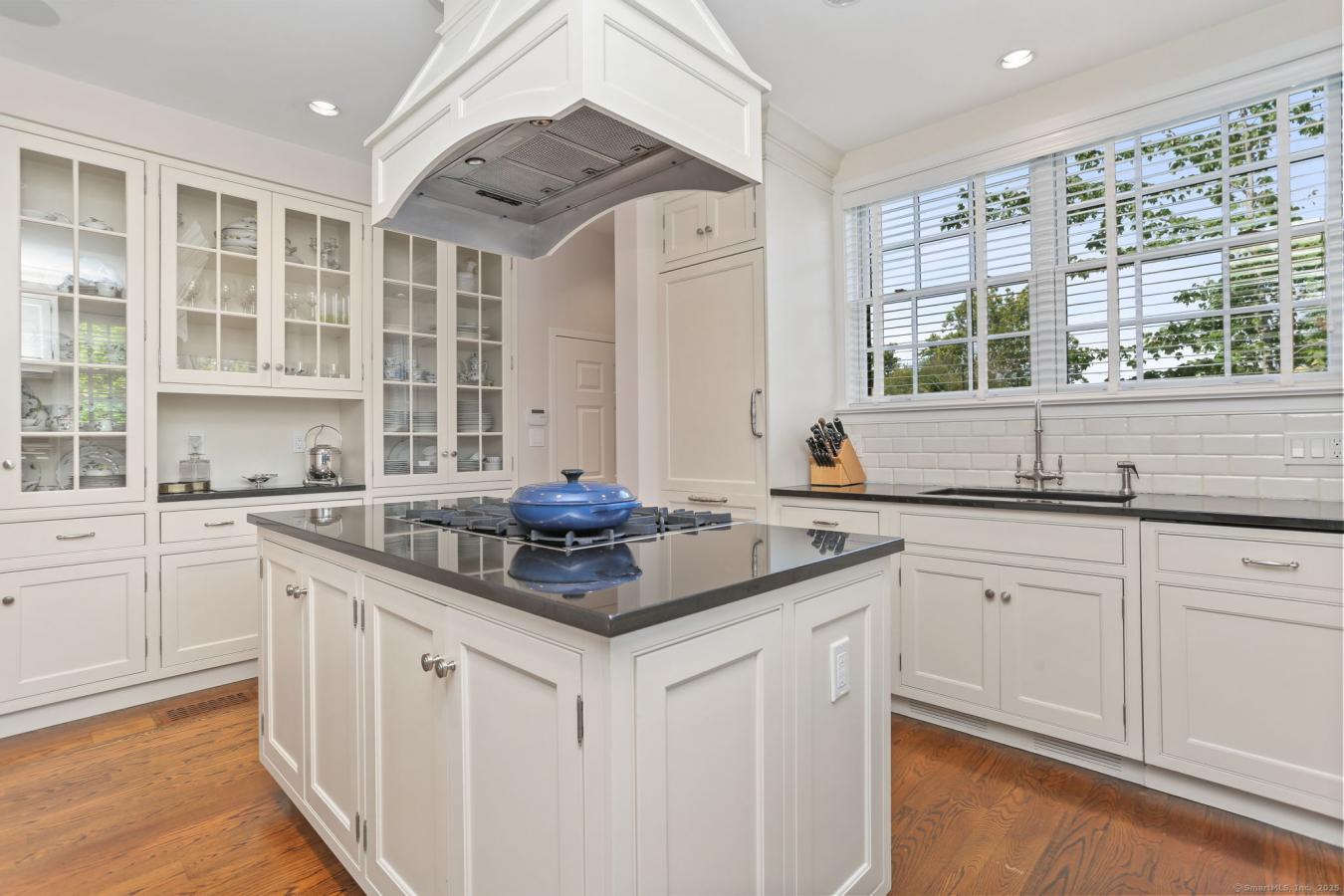 Fairfield, Connecticut, 06890, United States, 3 Bedrooms Bedrooms, ,3 BathroomsBathrooms,Residential,For Sale,2012773