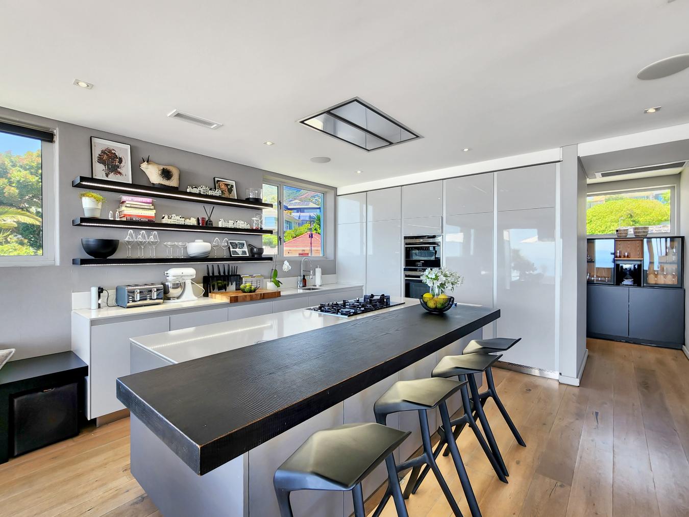 Cape Town, South Africa, 5 Bedrooms Bedrooms, ,5 BathroomsBathrooms,Residential,For Sale,2013377