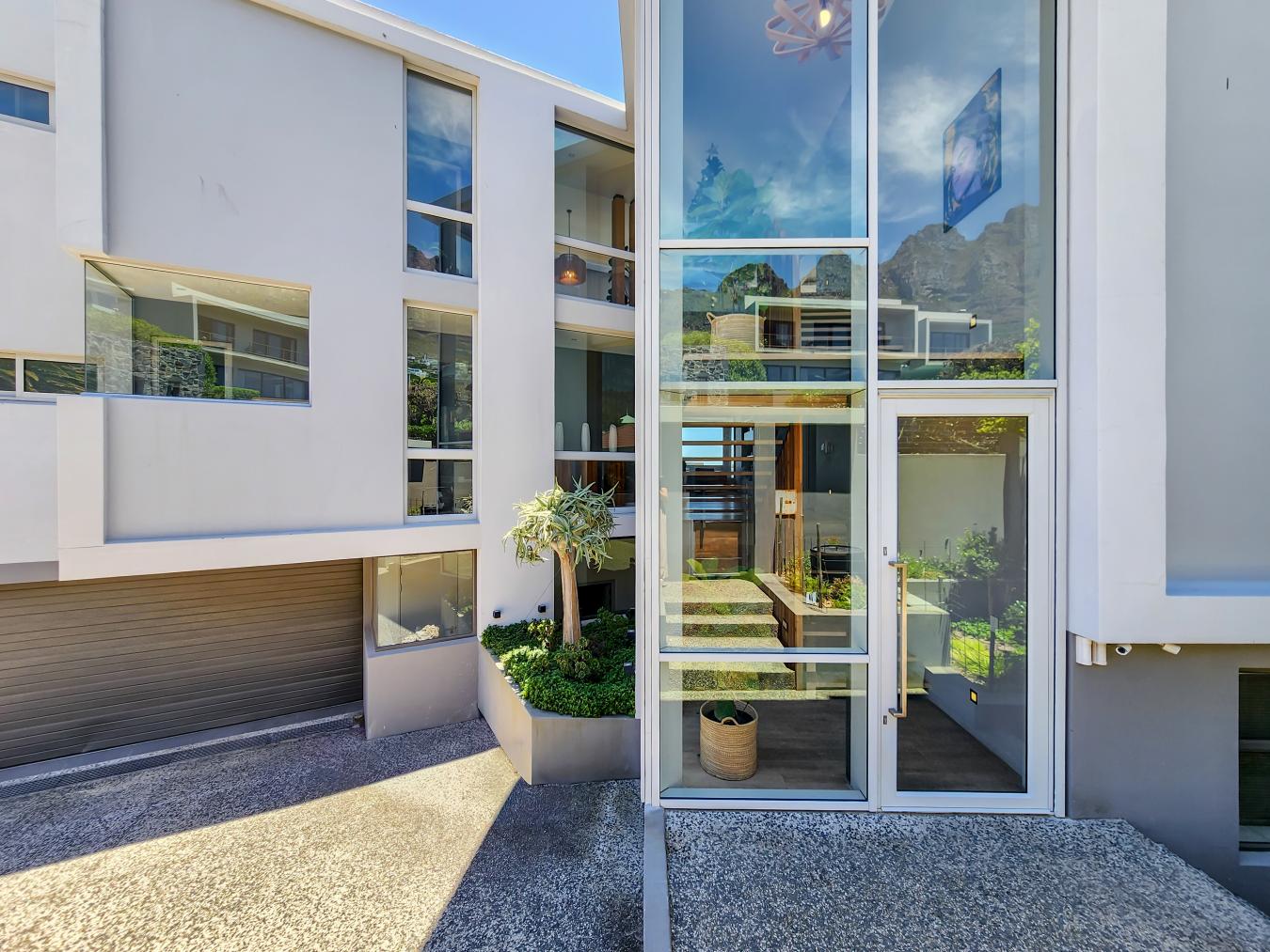 Cape Town, South Africa, 5 Bedrooms Bedrooms, ,5 BathroomsBathrooms,Residential,For Sale,2013377