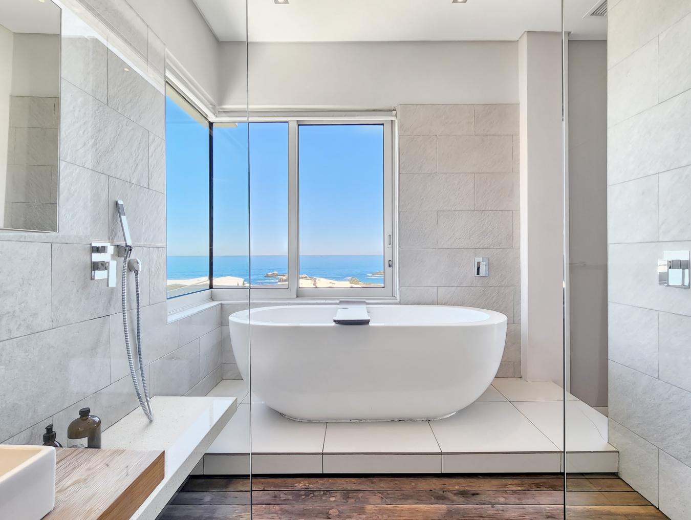 Cape Town, South Africa, 5 Bedrooms Bedrooms, ,5 BathroomsBathrooms,Residential,For Sale,2013377