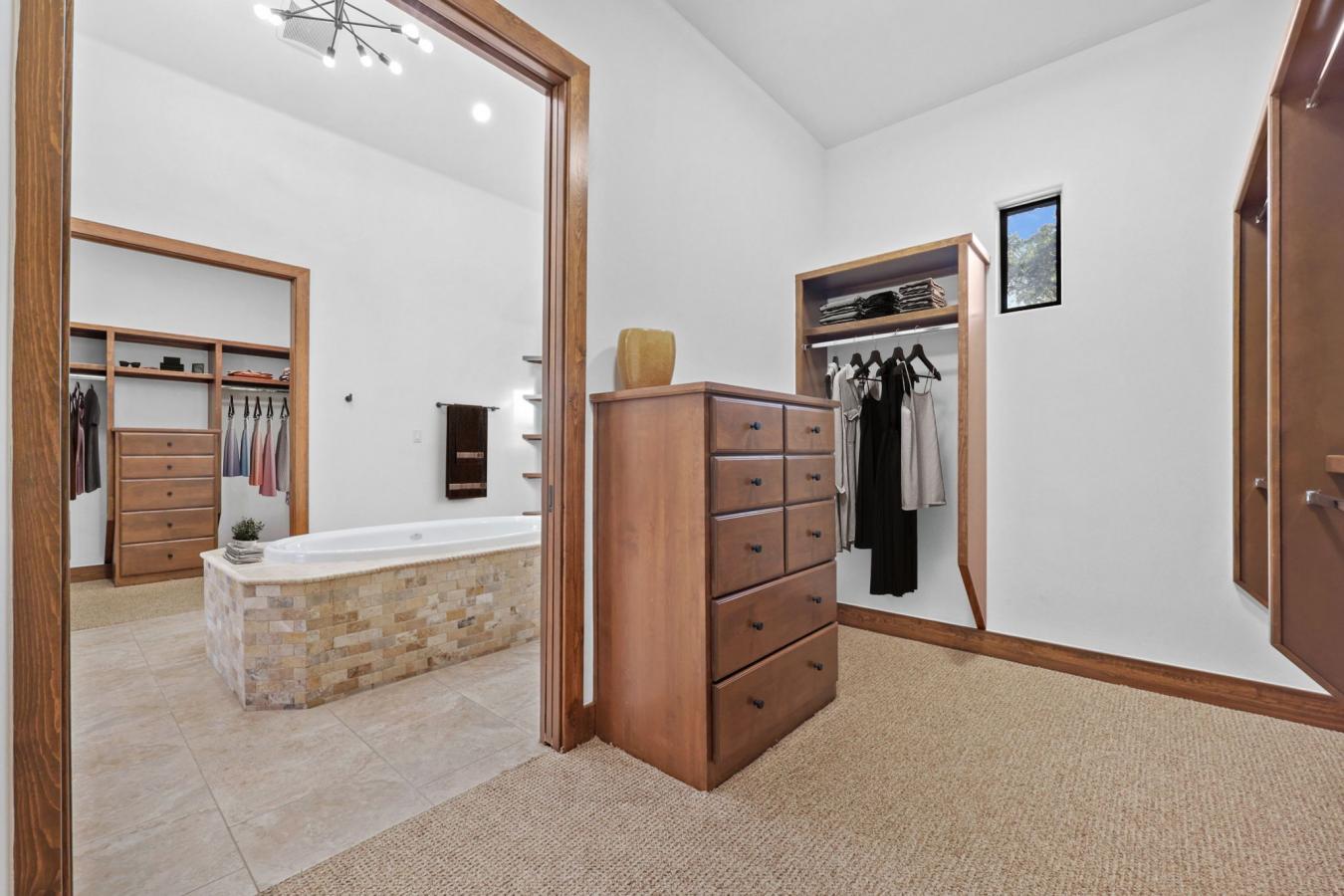 Lago Vista, Travis, 78645, United States, 4 Bedrooms Bedrooms, ,4 BathroomsBathrooms,Residential,For Sale,2015187