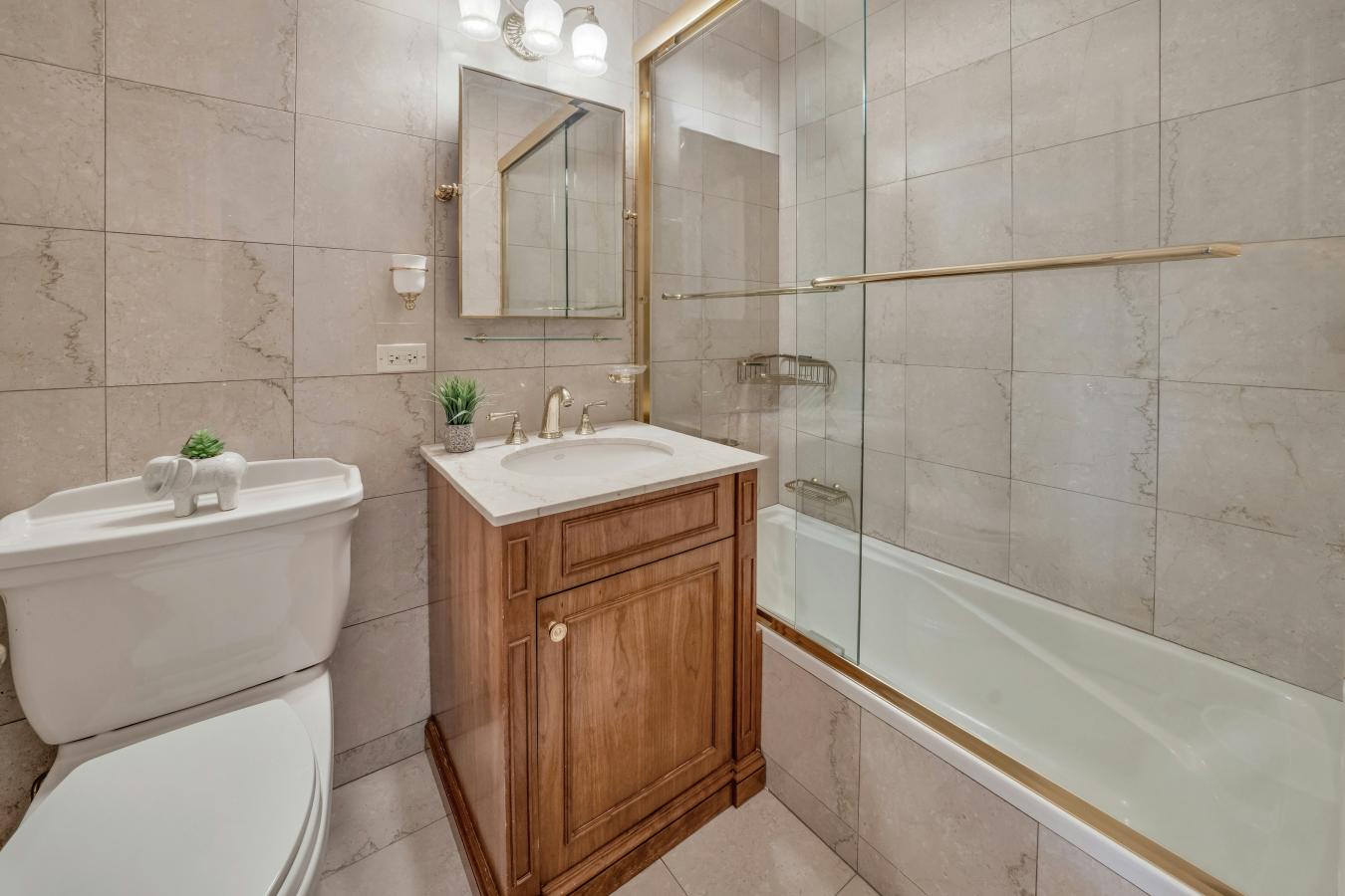 New York, New York, 10023, United States, 2 Bedrooms Bedrooms, ,2 BathroomsBathrooms,Residential,For Sale,2013350