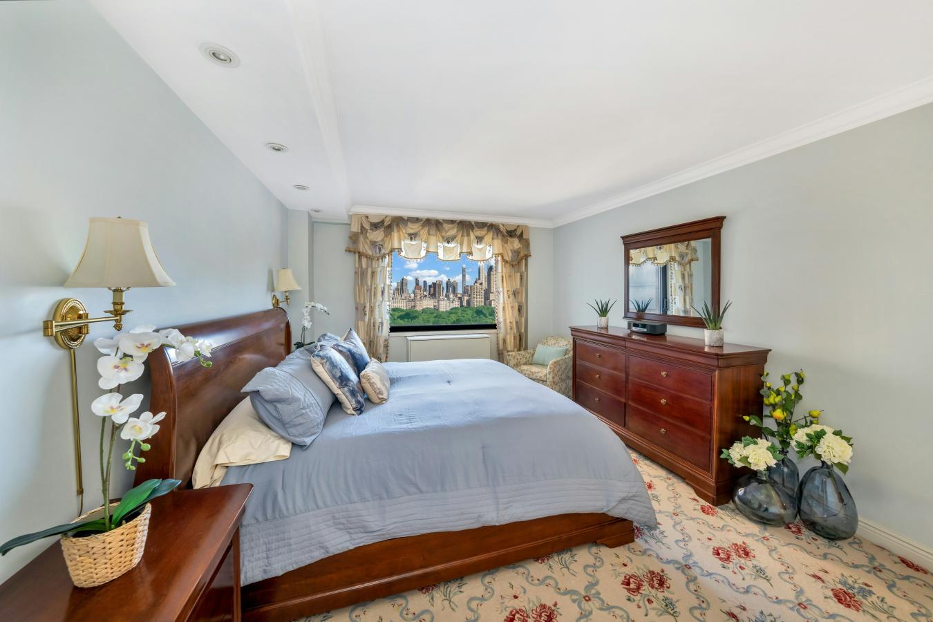 New York, New York, 10023, United States, 2 Bedrooms Bedrooms, ,2 BathroomsBathrooms,Residential,For Sale,2013350