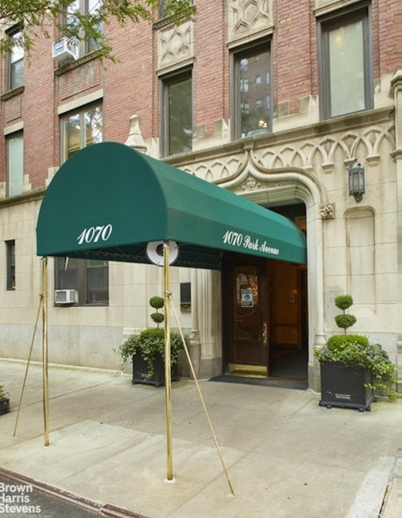 New York, New York, 10128, United States, 2 Bedrooms Bedrooms, ,2 BathroomsBathrooms,Residential,For Sale,2013348