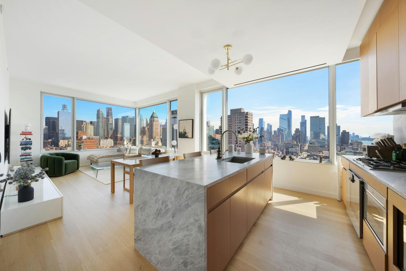 New York, New York, 10019, United States, 2 Bedrooms Bedrooms, ,2 BathroomsBathrooms,Residential,For Sale,2013346