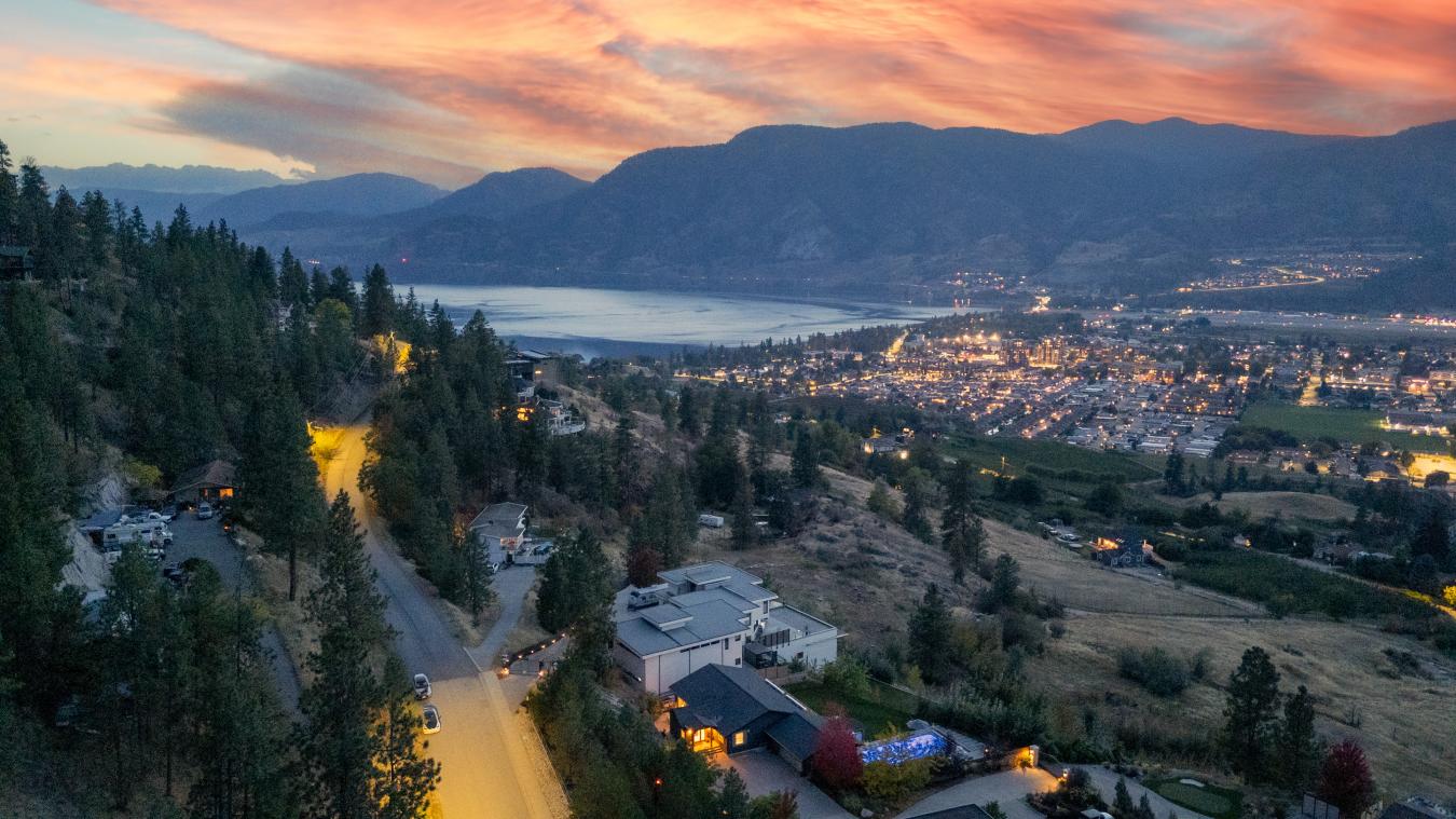 Penticton, BC, V2A 7T1, Canada, 6 Bedrooms Bedrooms, ,4 BathroomsBathrooms,Residential,For Sale,2013325