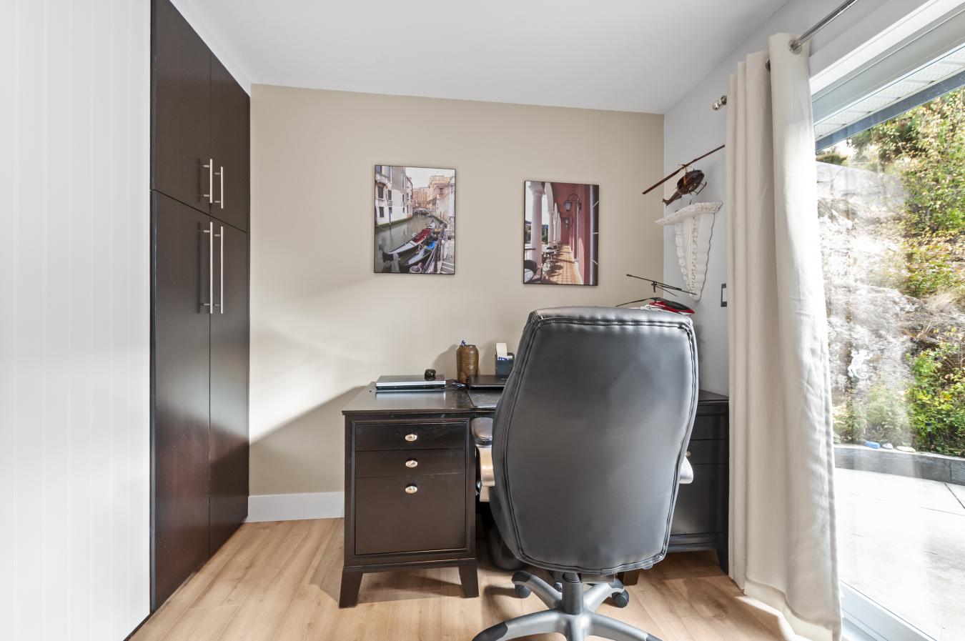 Penticton, BC, V2A 7T1, Canada, 6 Bedrooms Bedrooms, ,4 BathroomsBathrooms,Residential,For Sale,2013325