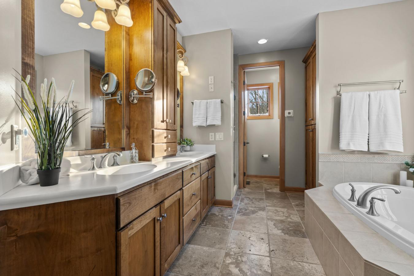 Inver Grove Heights, Dakota, 55077, United States, 5 Bedrooms Bedrooms, ,4 BathroomsBathrooms,Residential,For Sale,2013324