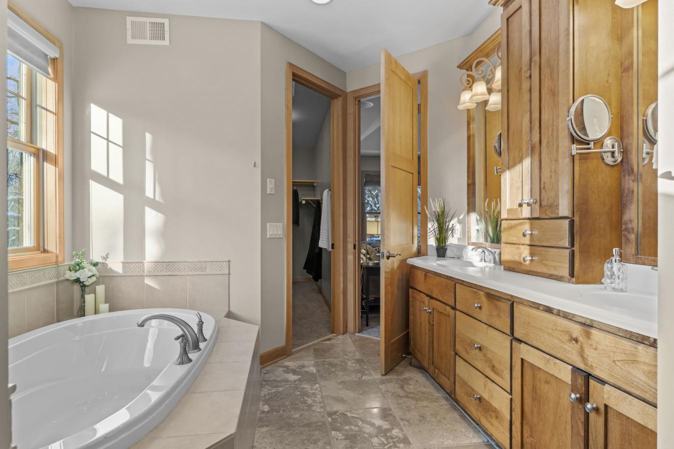 Inver Grove Heights, Dakota, 55077, United States, 5 Bedrooms Bedrooms, ,4 BathroomsBathrooms,Residential,For Sale,2013324