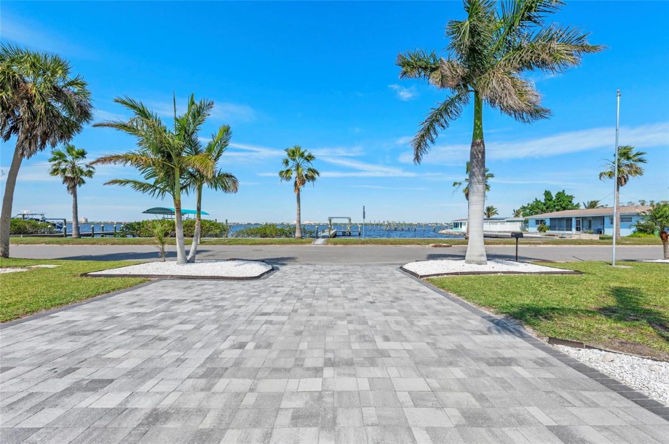 2014 Riverside Drive E, Bradenton, Manatee, 34208, United States, 2 Bedrooms Bedrooms, ,2 BathroomsBathrooms,Residential,For Sale,2014 Riverside Drive E,A4672794