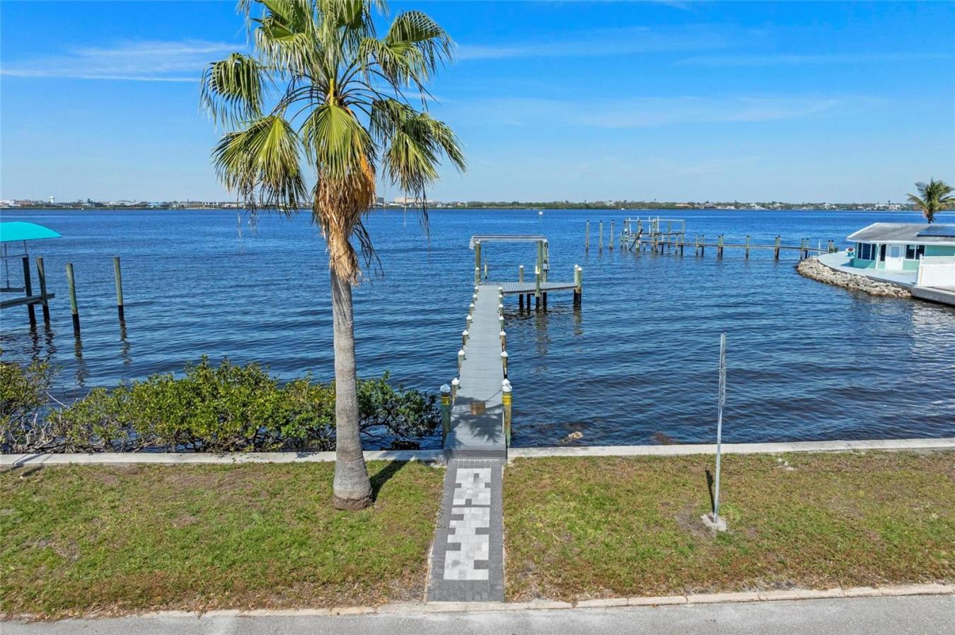 2014 Riverside Drive E, Bradenton, Manatee, 34208, United States, 2 Bedrooms Bedrooms, ,2 BathroomsBathrooms,Residential,For Sale,2014 Riverside Drive E,A4672794