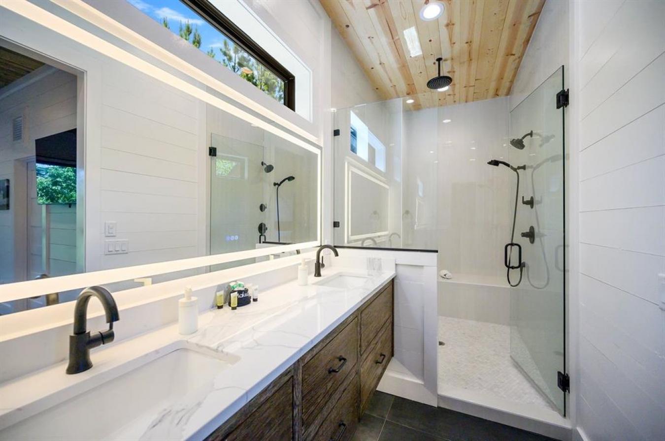 Broken Bow, McCurtain, 74728, United States, 3 Bedrooms Bedrooms, ,3 BathroomsBathrooms,Residential,For Sale,2013594