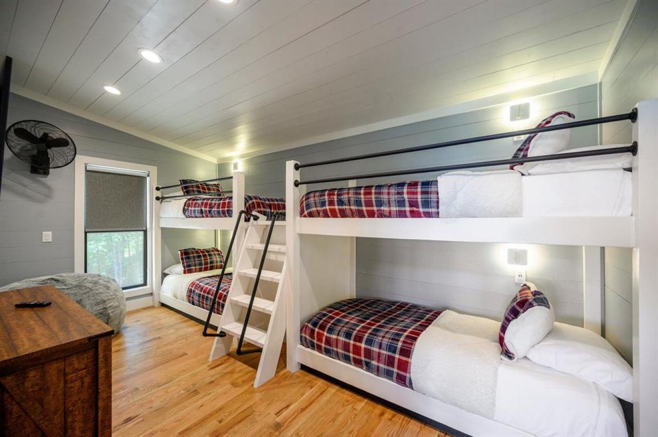 Broken Bow, McCurtain, 74728, United States, 3 Bedrooms Bedrooms, ,3 BathroomsBathrooms,Residential,For Sale,2013594