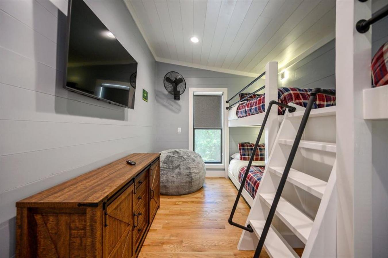 Broken Bow, McCurtain, 74728, United States, 3 Bedrooms Bedrooms, ,3 BathroomsBathrooms,Residential,For Sale,2013594