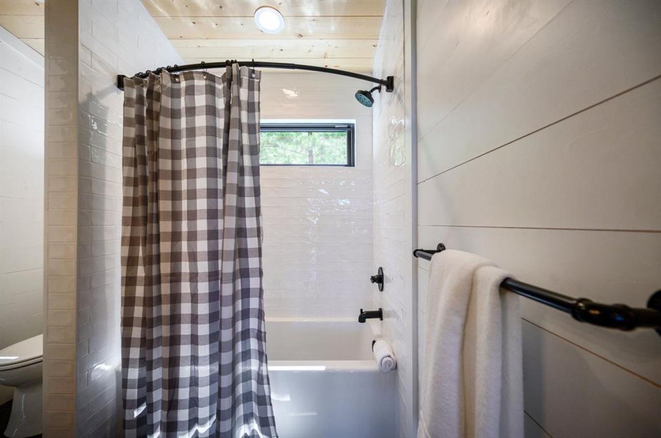 Broken Bow, McCurtain, 74728, United States, 3 Bedrooms Bedrooms, ,3 BathroomsBathrooms,Residential,For Sale,2013594