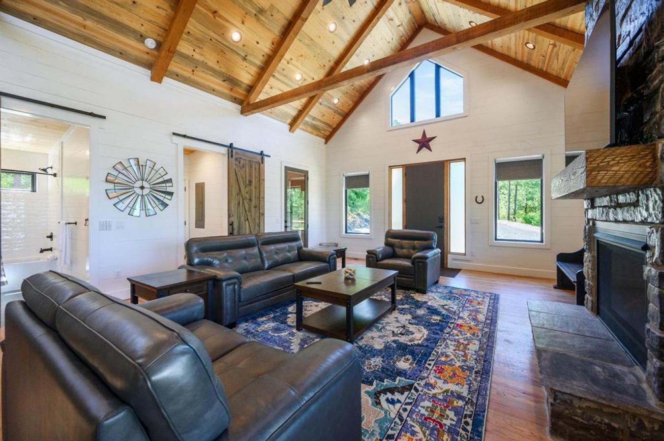 Broken Bow, McCurtain, 74728, United States, 3 Bedrooms Bedrooms, ,3 BathroomsBathrooms,Residential,For Sale,2013594