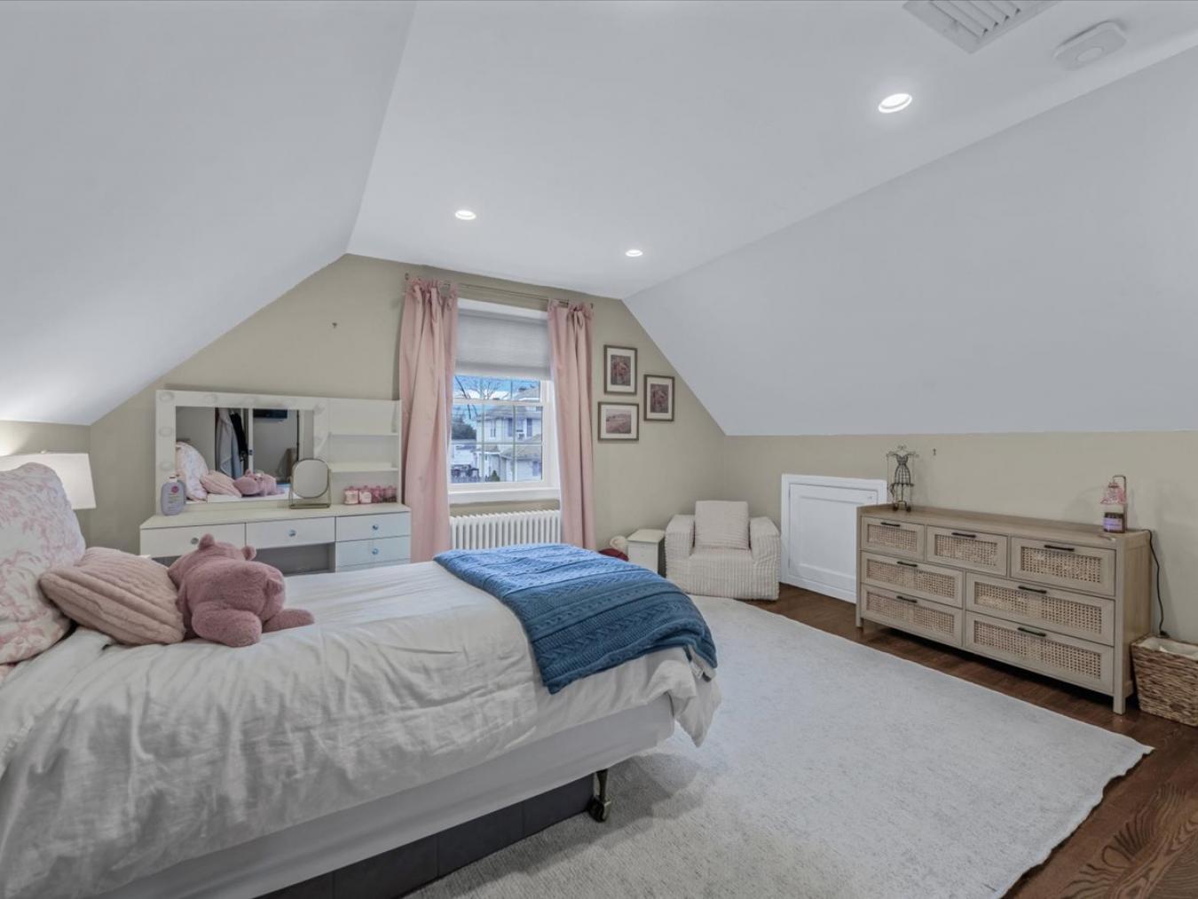 Bellmore, Nassau County, 11710, United States, 4 Bedrooms Bedrooms, ,2 BathroomsBathrooms,Residential,For Sale,2013593