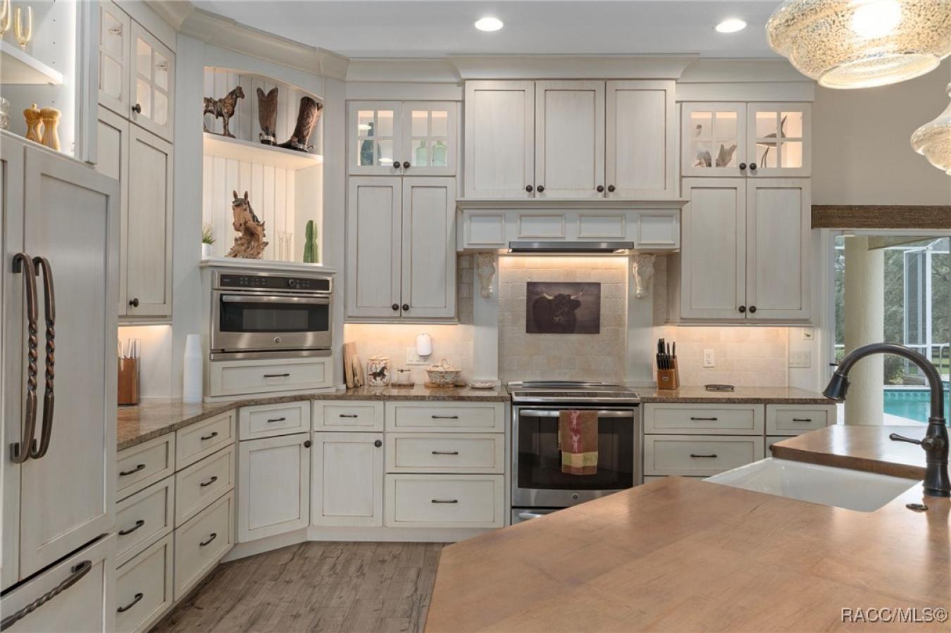 Beverly Hills, Citrus, 34465, United States, 5 Bedrooms Bedrooms, ,3 BathroomsBathrooms,Residential,For Sale,2013591