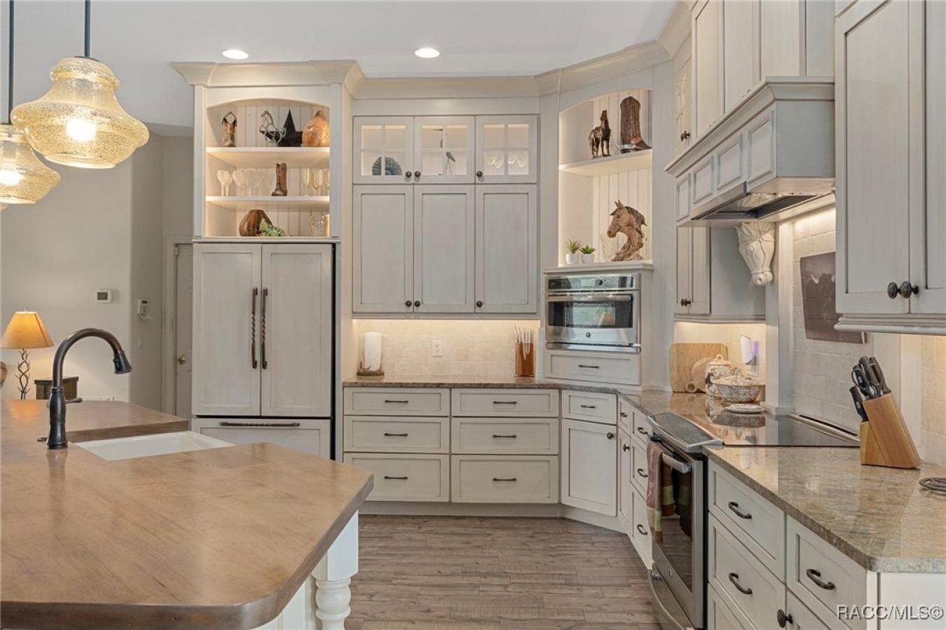 Beverly Hills, Citrus, 34465, United States, 5 Bedrooms Bedrooms, ,3 BathroomsBathrooms,Residential,For Sale,2013591