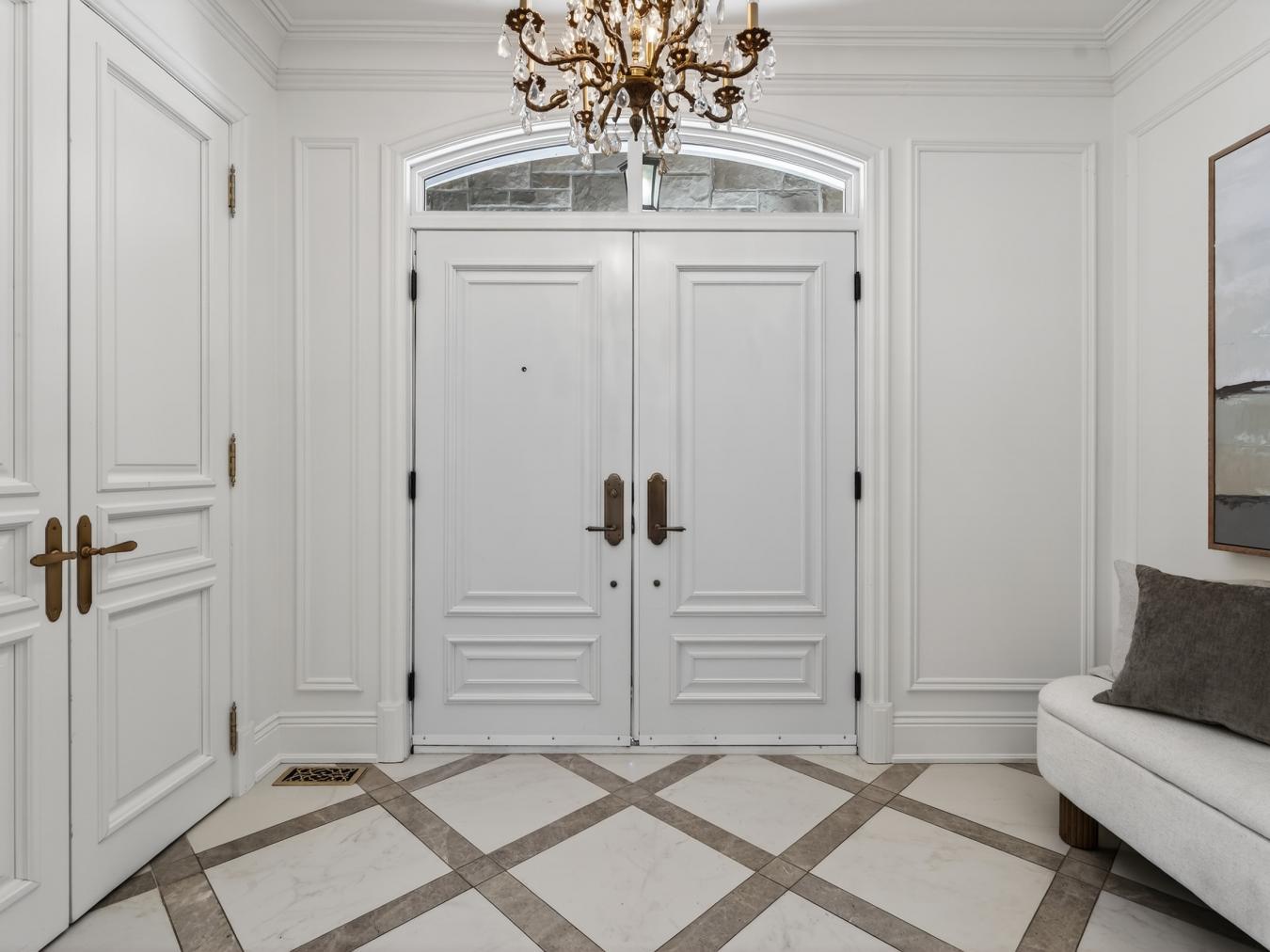 Brossard, QC, J4Y 0J1, Canada, 5 Bedrooms Bedrooms, ,3 BathroomsBathrooms,Residential,For Sale,2017814