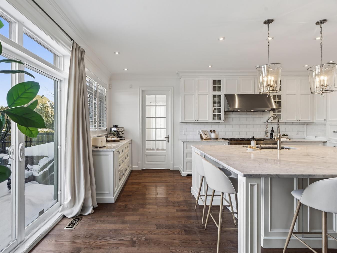 Brossard, QC, J4Y 0J1, Canada, 5 Bedrooms Bedrooms, ,3 BathroomsBathrooms,Residential,For Sale,2017814