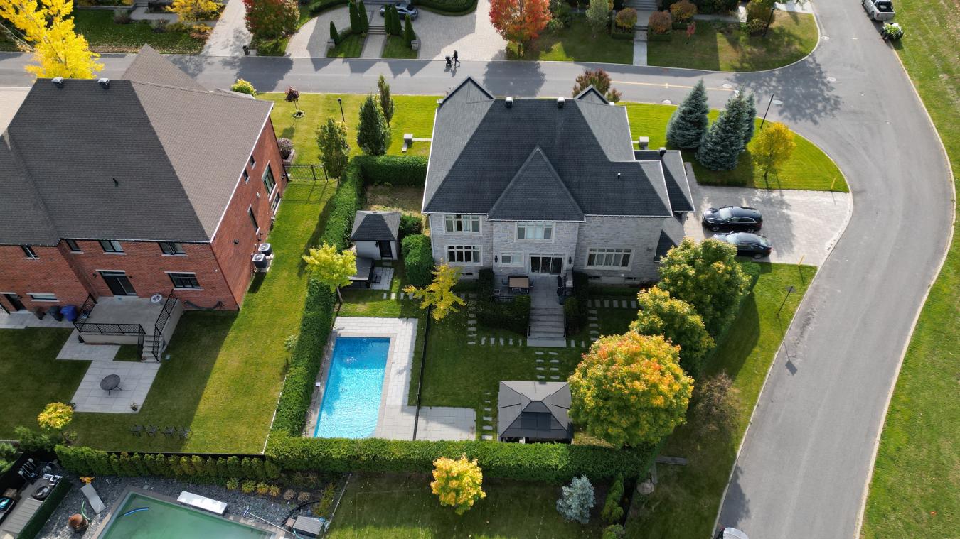 Brossard, QC, J4Y 0J1, Canada, 5 Bedrooms Bedrooms, ,3 BathroomsBathrooms,Residential,For Sale,2017814