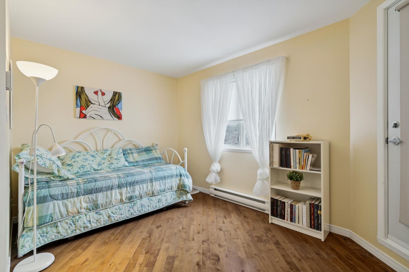 Mont-Saint-Hilaire, QC, J3H 5X7, Canada, 3 Bedrooms Bedrooms, ,2 BathroomsBathrooms,Residential,For Sale,2013846