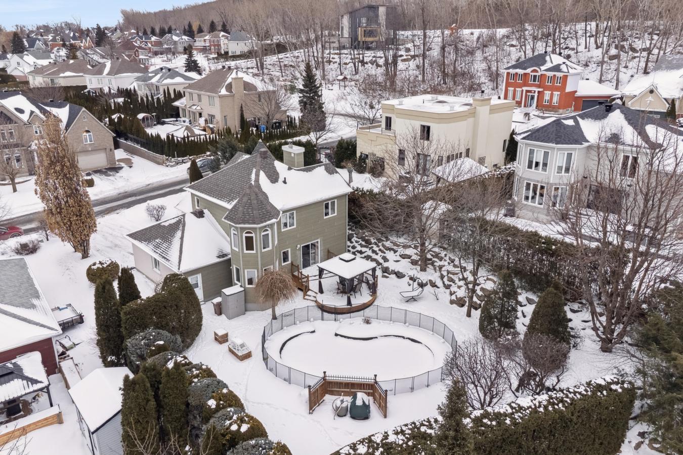 Mont-Saint-Hilaire, QC, J3H 5X7, Canada, 3 Bedrooms Bedrooms, ,2 BathroomsBathrooms,Residential,For Sale,2013846