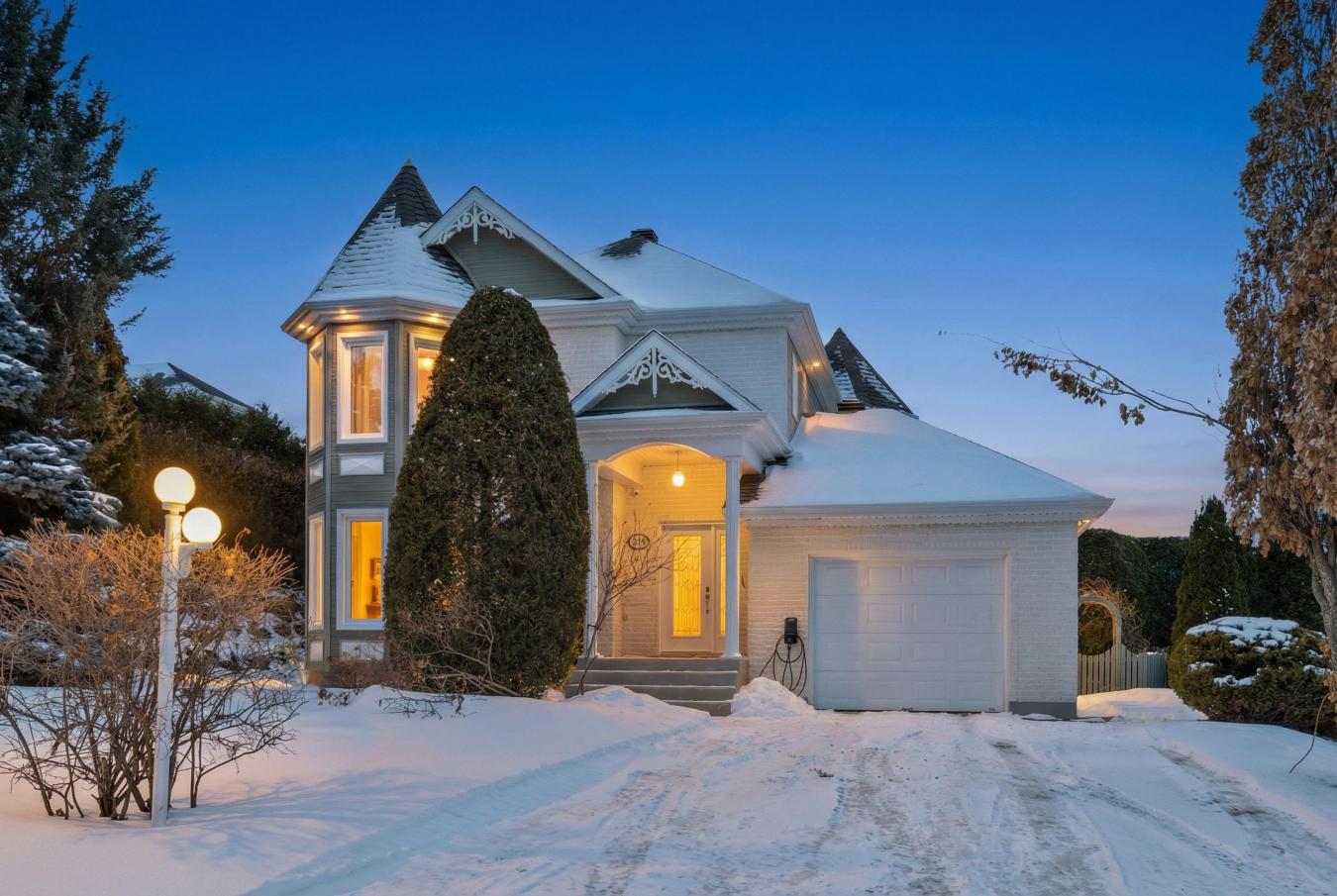 Mont-Saint-Hilaire, QC, J3H 5X7, Canada, 3 Bedrooms Bedrooms, ,2 BathroomsBathrooms,Residential,For Sale,2013846