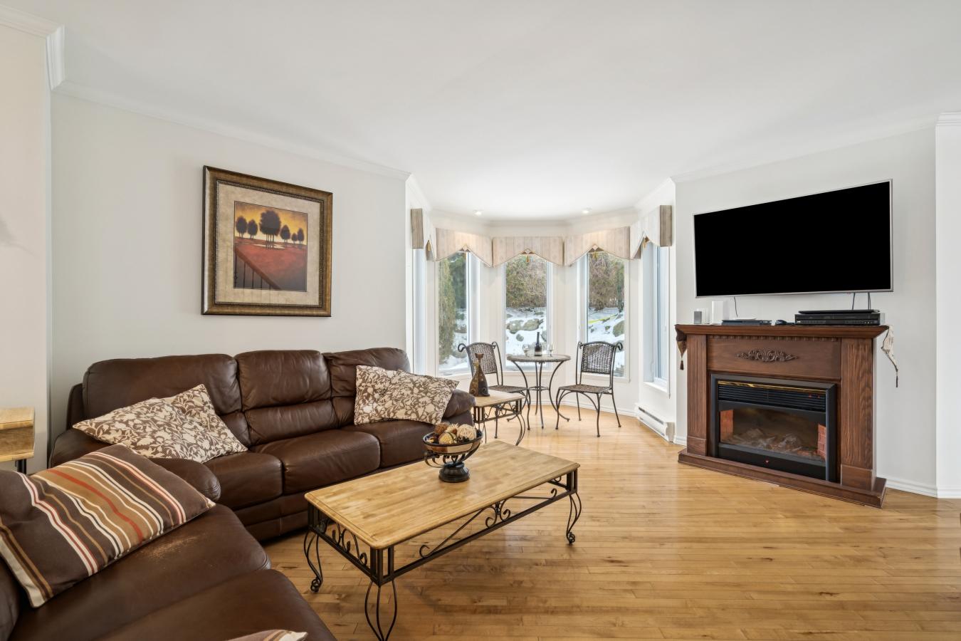 Mont-Saint-Hilaire, QC, J3H 5X7, Canada, 3 Bedrooms Bedrooms, ,2 BathroomsBathrooms,Residential,For Sale,2013846