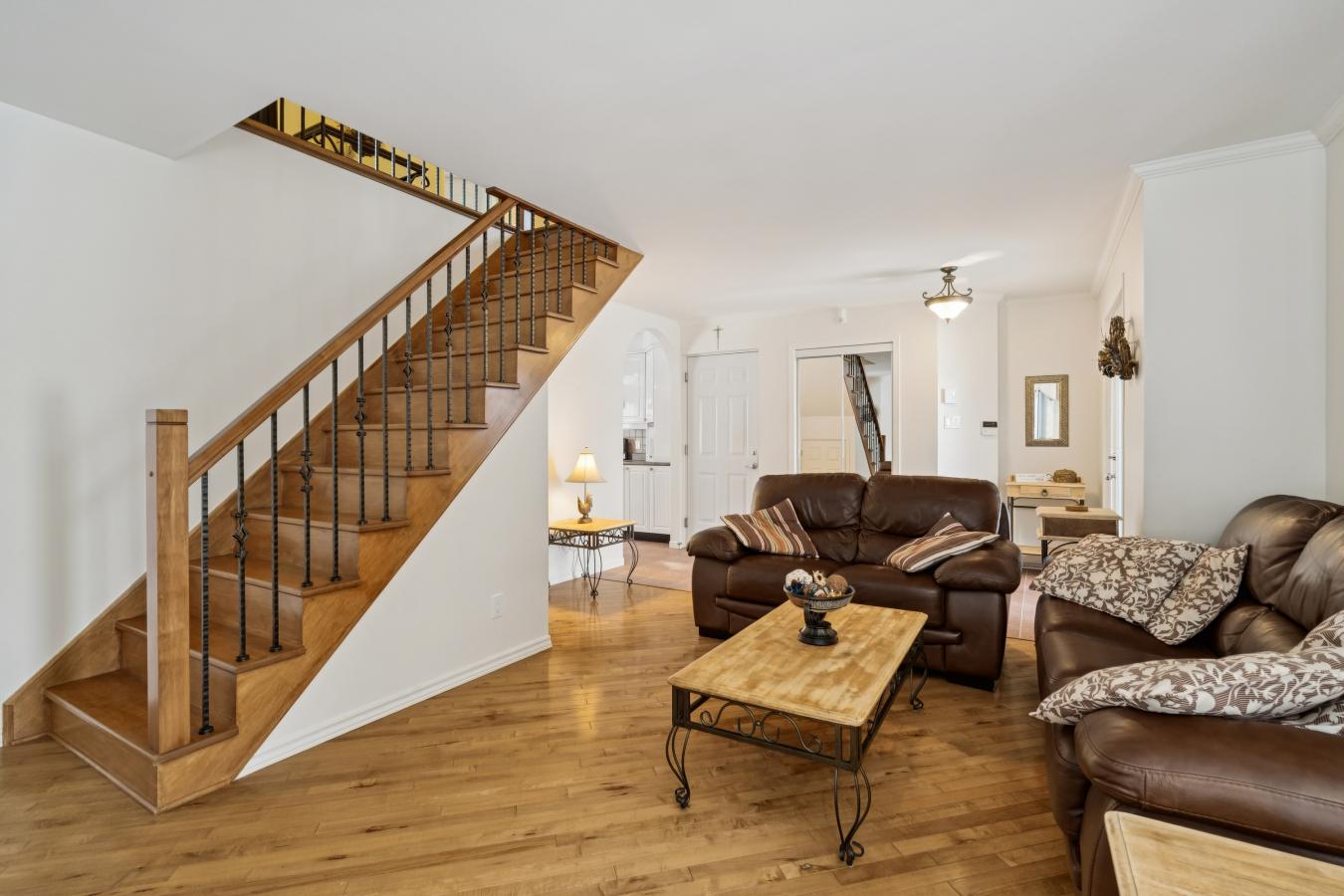 Mont-Saint-Hilaire, QC, J3H 5X7, Canada, 3 Bedrooms Bedrooms, ,2 BathroomsBathrooms,Residential,For Sale,2013846