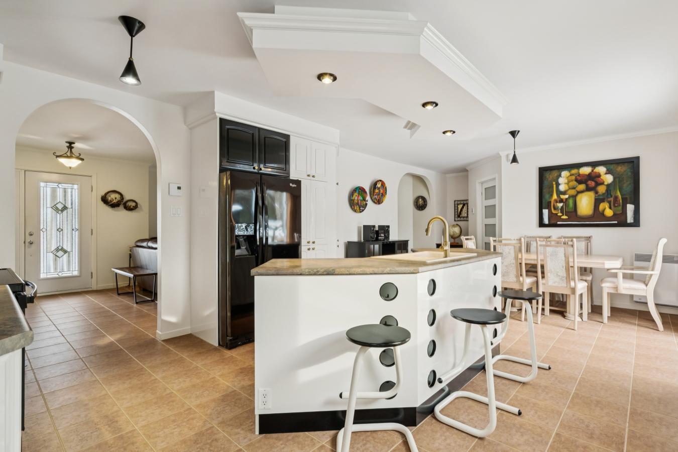 Mont-Saint-Hilaire, QC, J3H 5X7, Canada, 3 Bedrooms Bedrooms, ,2 BathroomsBathrooms,Residential,For Sale,2013846