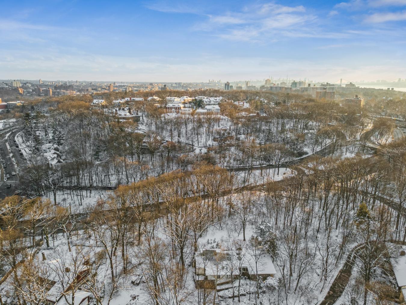 North Riverdale, New York, 10471, United States, 4 Bedrooms Bedrooms, ,3 BathroomsBathrooms,Residential,For Sale,2013838