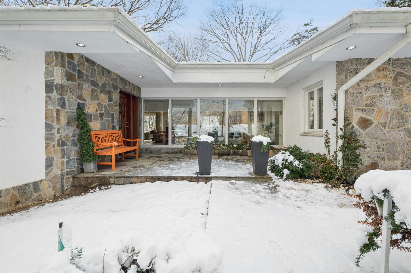 North Riverdale, New York, 10471, United States, 4 Bedrooms Bedrooms, ,3 BathroomsBathrooms,Residential,For Sale,2013838