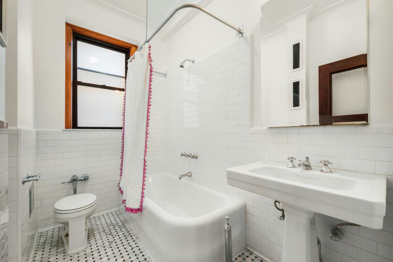 Washington Heights, New York, 10032, United States, 3 Bedrooms Bedrooms, ,2 BathroomsBathrooms,Residential,For Sale,2013834