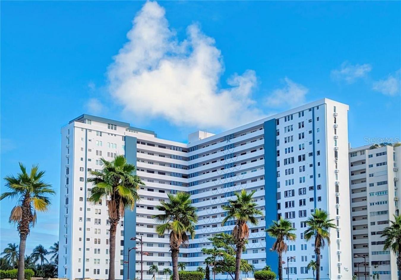 Carolina, Carolina, PR 00979, Puerto Rico, 5 Bedrooms Bedrooms, ,4 BathroomsBathrooms,Residential,For Sale,2014109