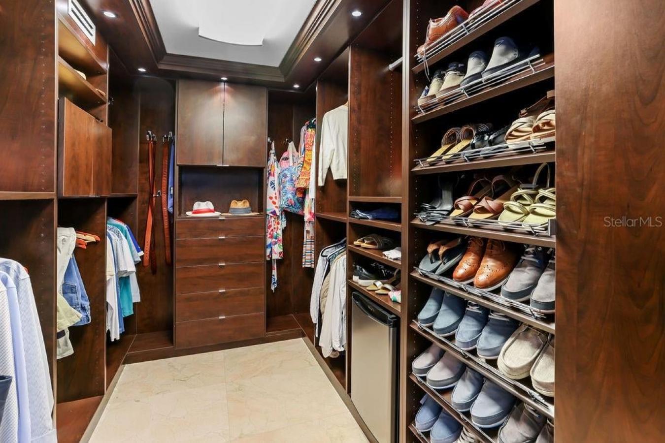 Carolina, Carolina, PR 00979, Puerto Rico, 5 Bedrooms Bedrooms, ,4 BathroomsBathrooms,Residential,For Sale,2014109