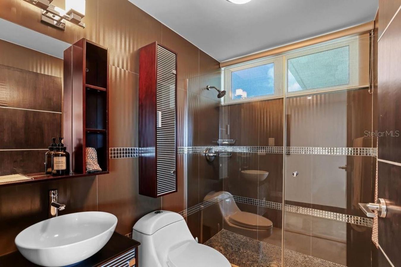 Carolina, Carolina, PR 00979, Puerto Rico, 5 Bedrooms Bedrooms, ,4 BathroomsBathrooms,Residential,For Sale,2014109