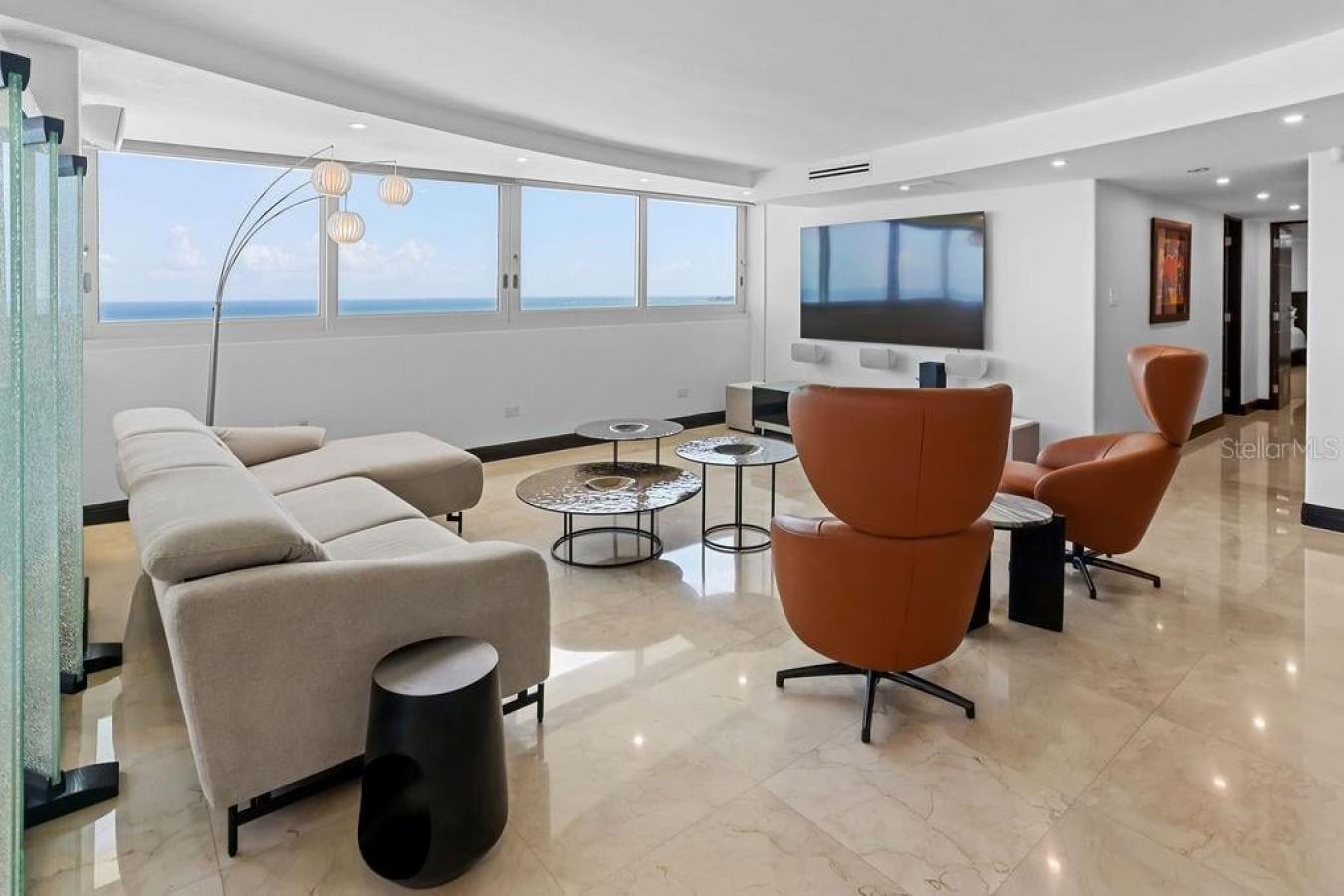 Carolina, Carolina, PR 00979, Puerto Rico, 5 Bedrooms Bedrooms, ,4 BathroomsBathrooms,Residential,For Sale,2014109