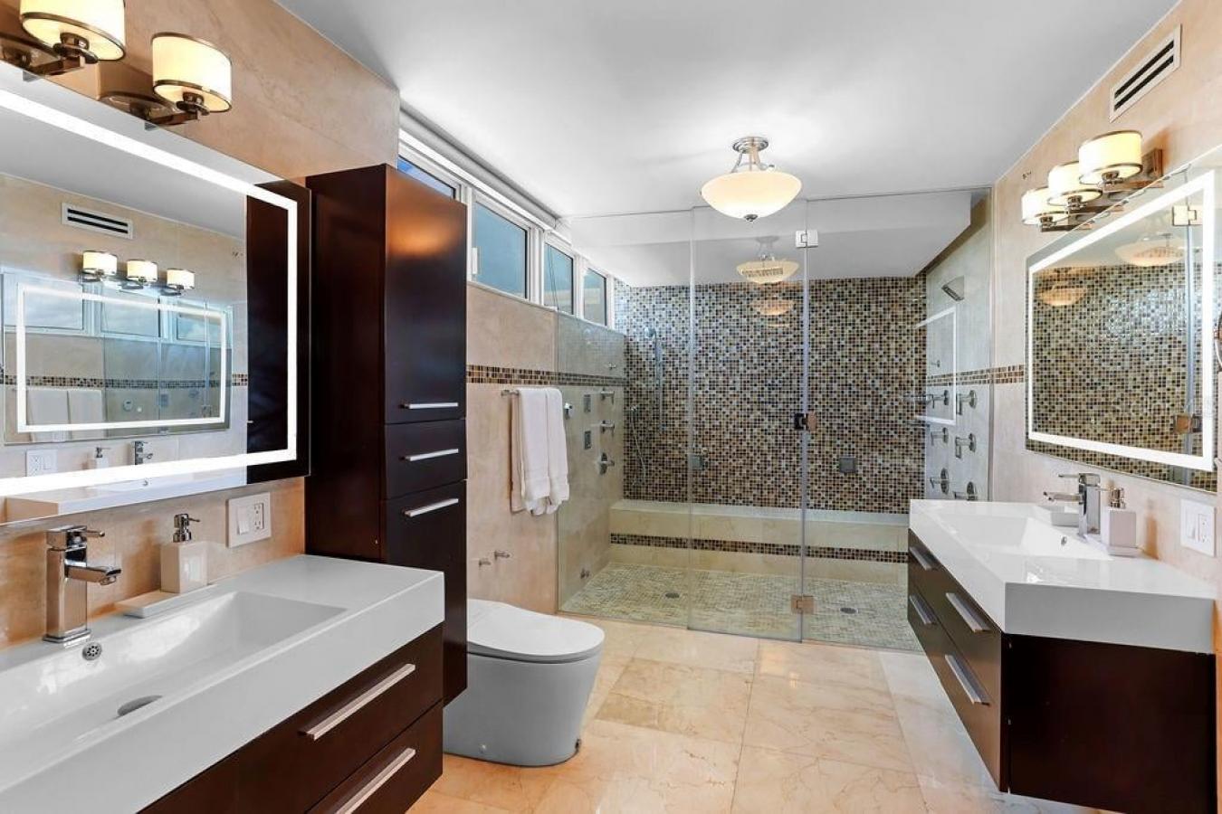 Carolina, Carolina, PR 00979, Puerto Rico, 5 Bedrooms Bedrooms, ,4 BathroomsBathrooms,Residential,For Sale,2014109