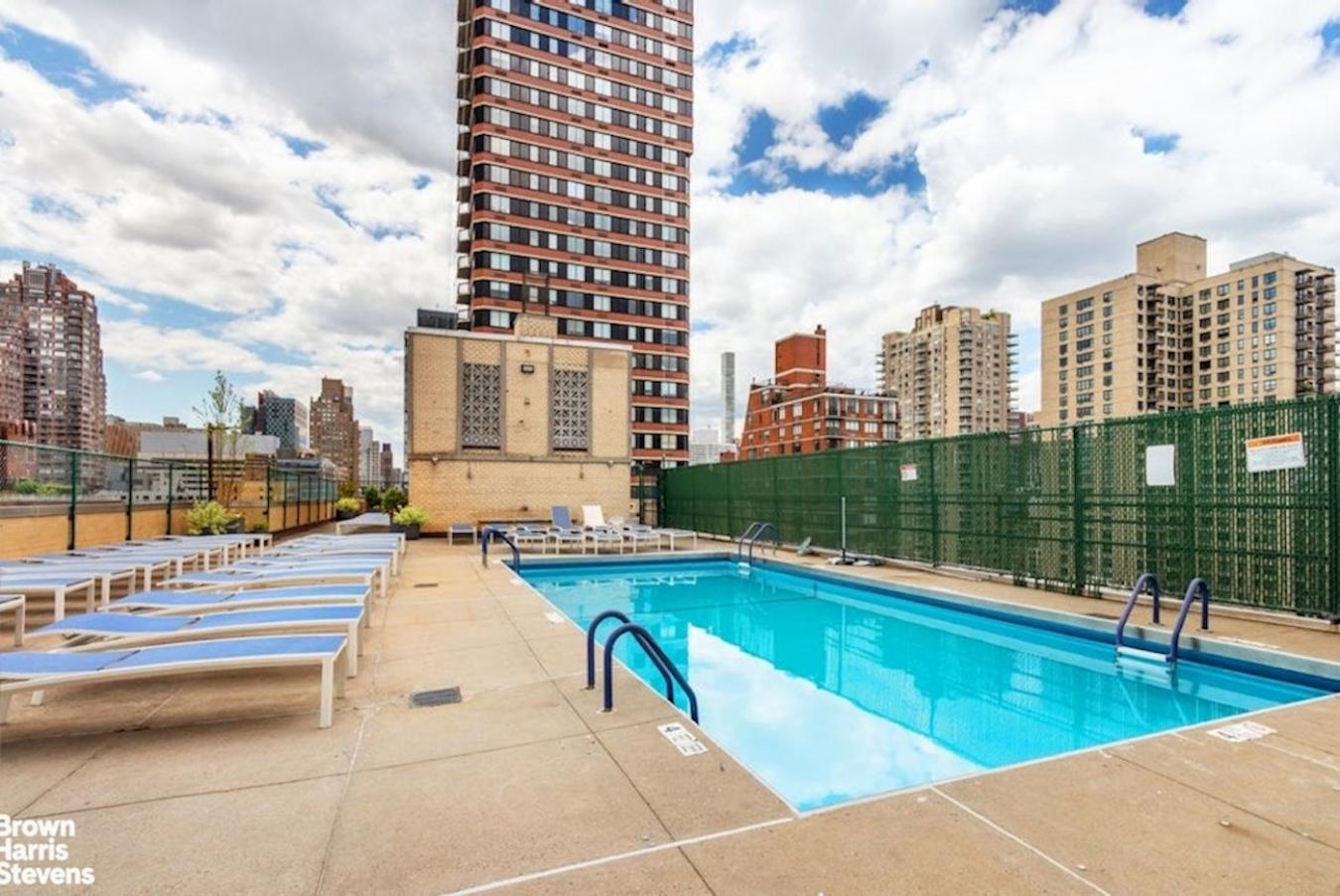 New York, New York, 10021, United States, 3 Bedrooms Bedrooms, ,3 BathroomsBathrooms,Residential,For Sale,2014104