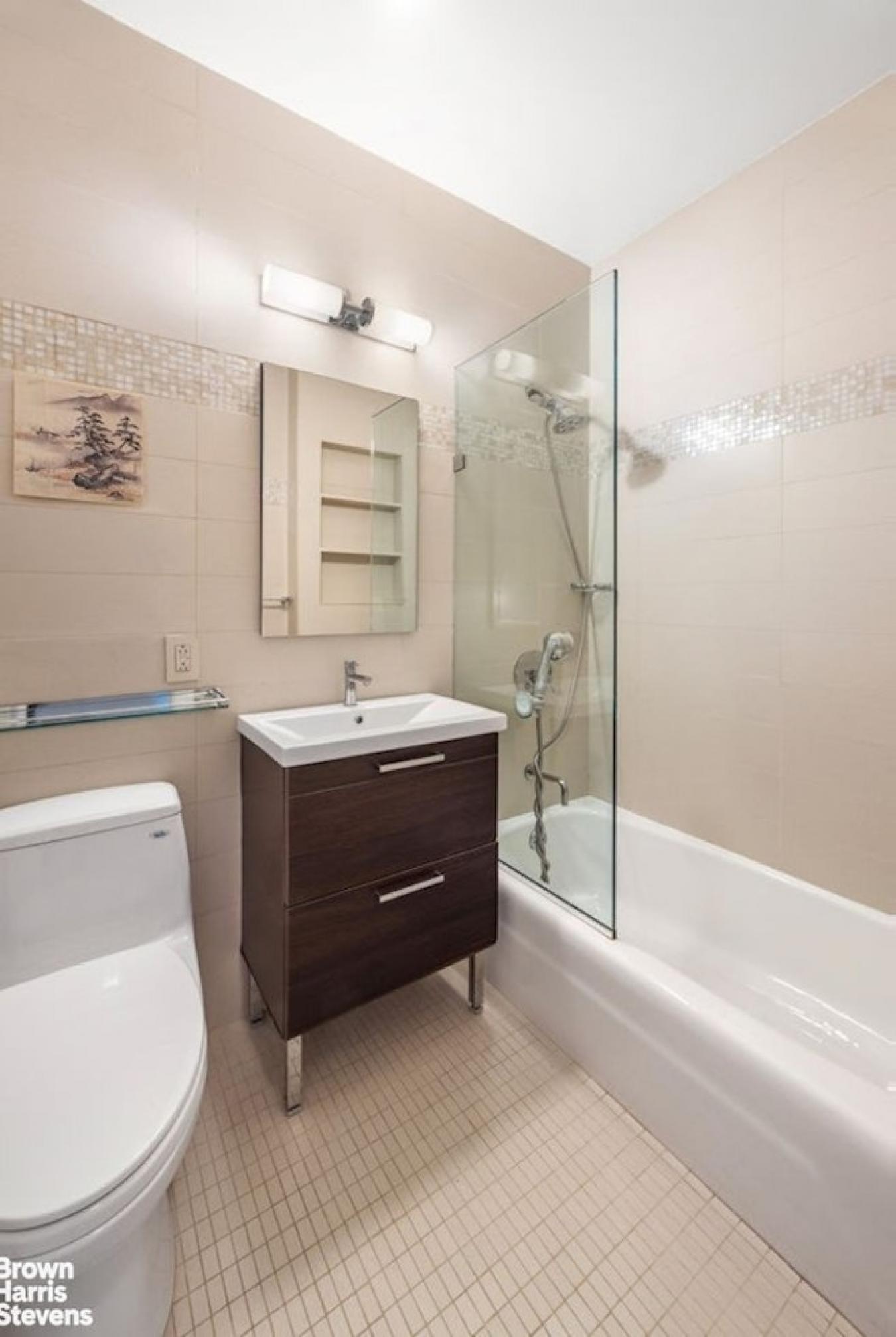 New York, New York, 10021, United States, 3 Bedrooms Bedrooms, ,3 BathroomsBathrooms,Residential,For Sale,2014104